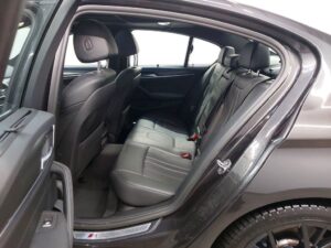 BMW 5 Series 530e2022 7/9