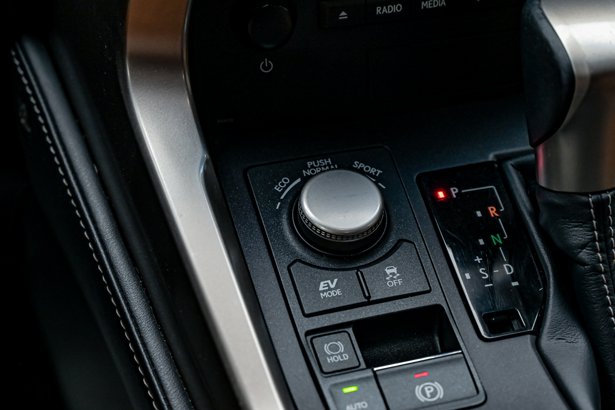 Lexus NX 300h2017 13/15