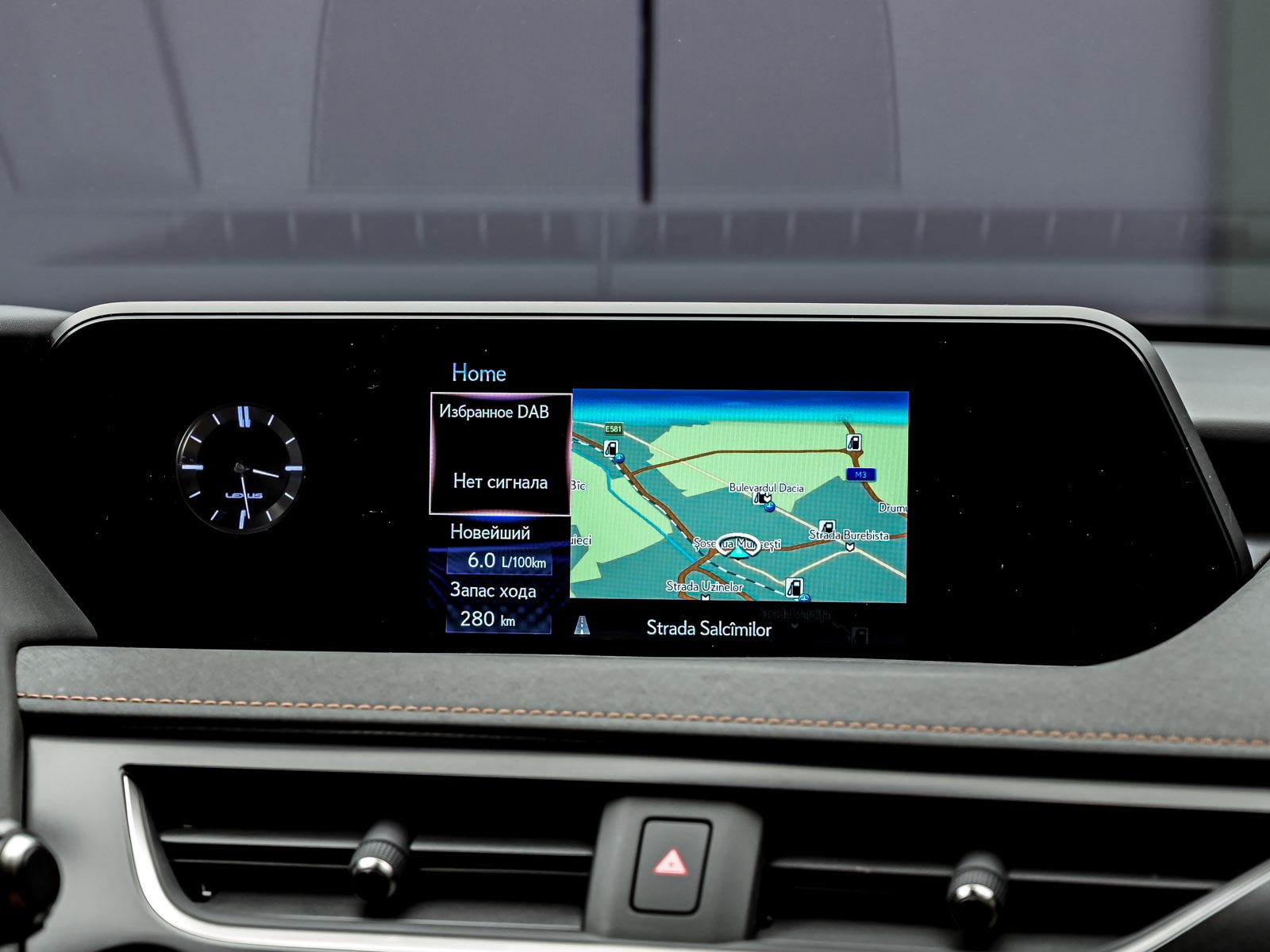 Lexus UX 250h 2020 10/15