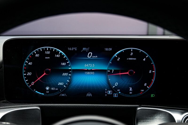 Mercedes-Benz GLB 2021 8/14