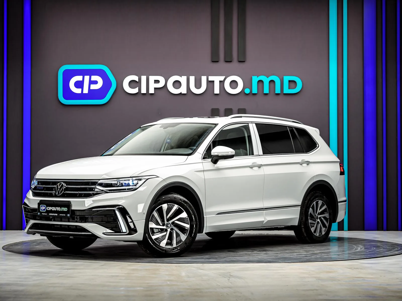 Volkswagen Tiguan 2024 - 1 км - Плаг-ин гибрид - Automată