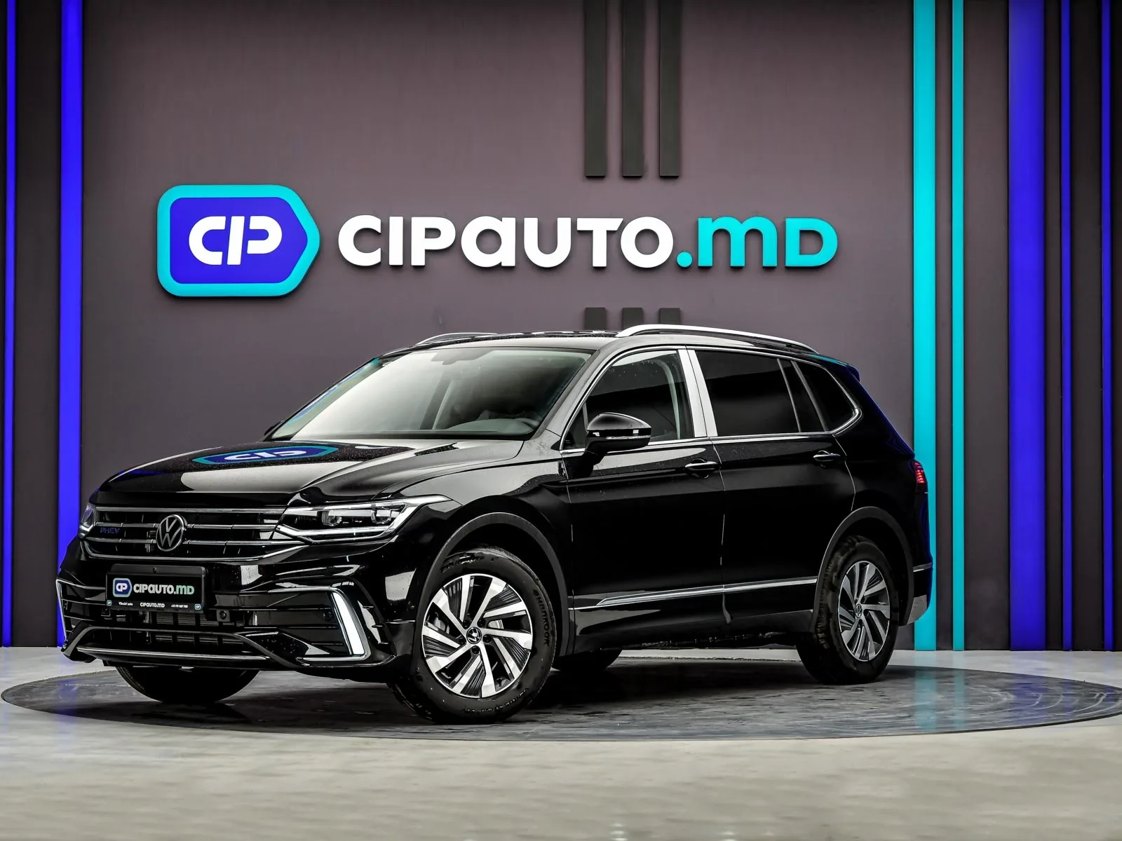 Volkswagen Tiguan 2024 - 1 км - Плаг-ин гибрид - Automată