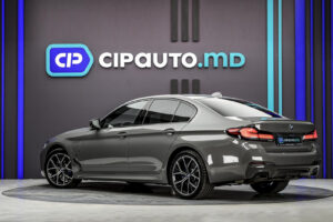 BMW 5 Series 530e2021 2/15