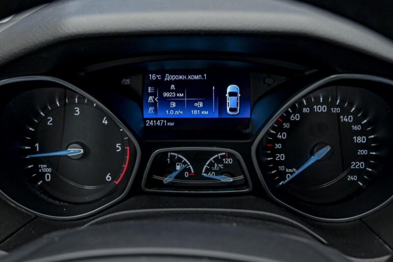 Ford Focus 2017 8/12