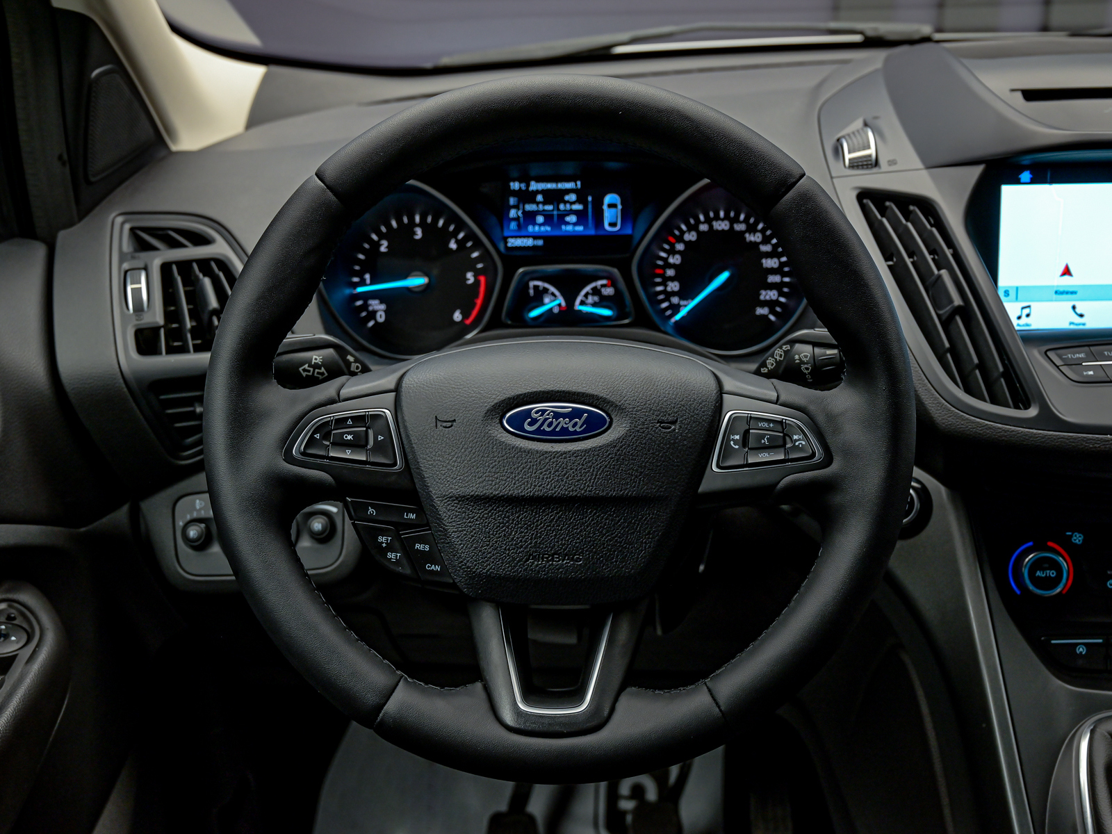 Ford Kuga 2017 11/17