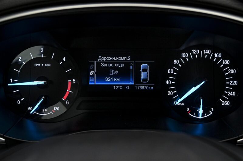 Ford Mondeo 2017 8/13