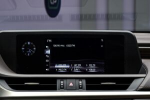 Lexus ES Series 300H2019 10/83