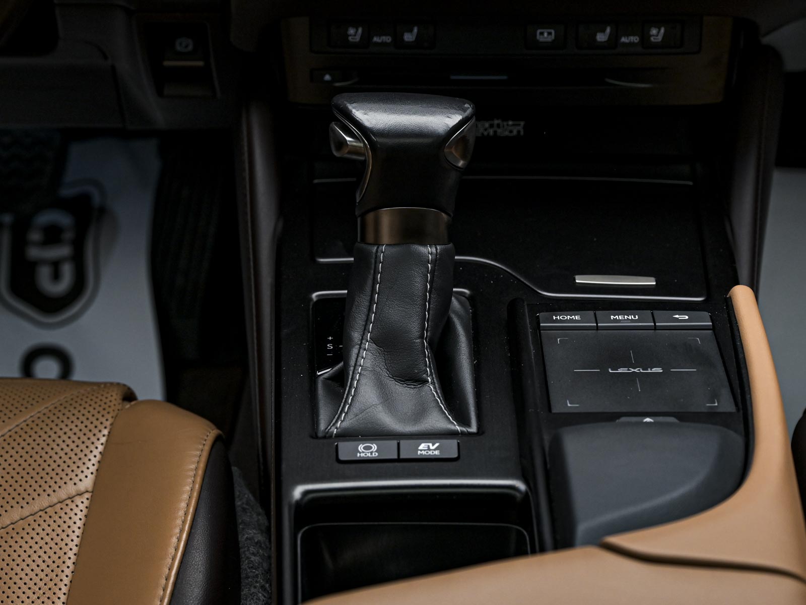 Lexus ES Series 300H2019 12/83