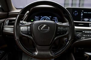 Lexus ES Series 300H2019 9/83