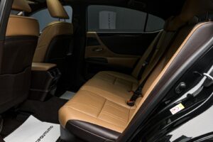 Lexus ES Series 300H2019 7/83