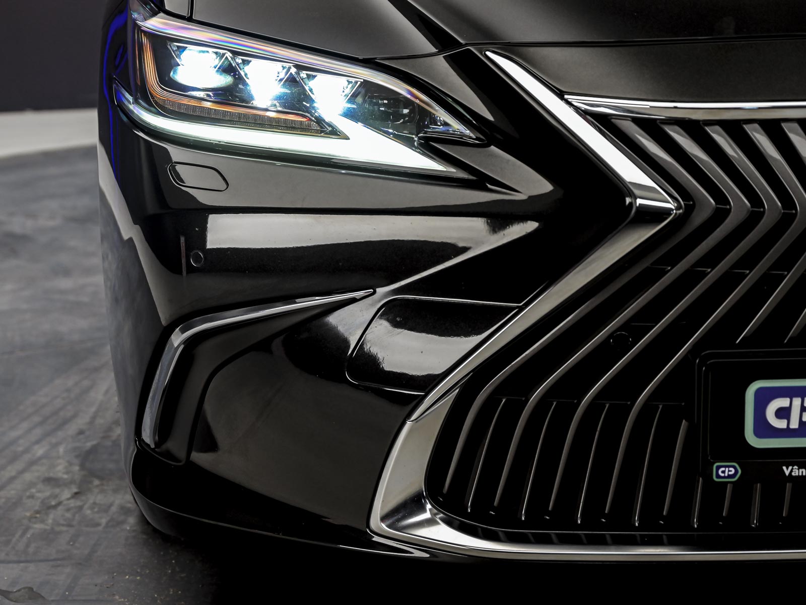 Lexus ES Series 300H2019 26/83