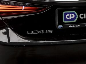 Lexus ES Series 300H2019 31/83