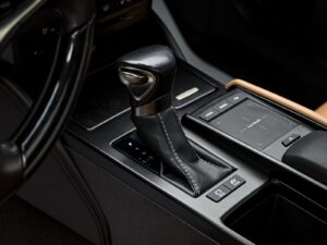 Lexus ES Series 300H2019 57/83