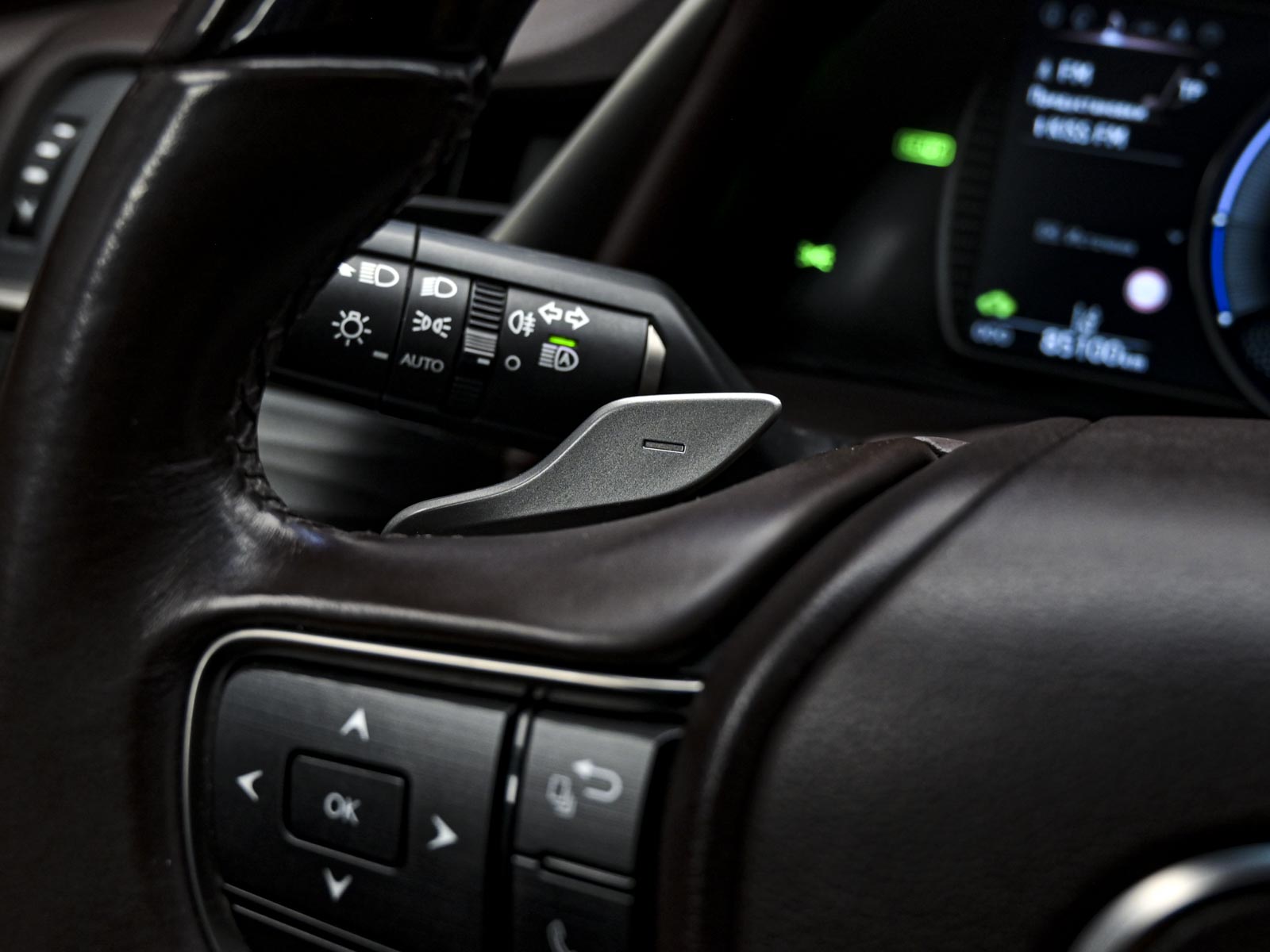 Lexus ES Series 300H2019 59/83