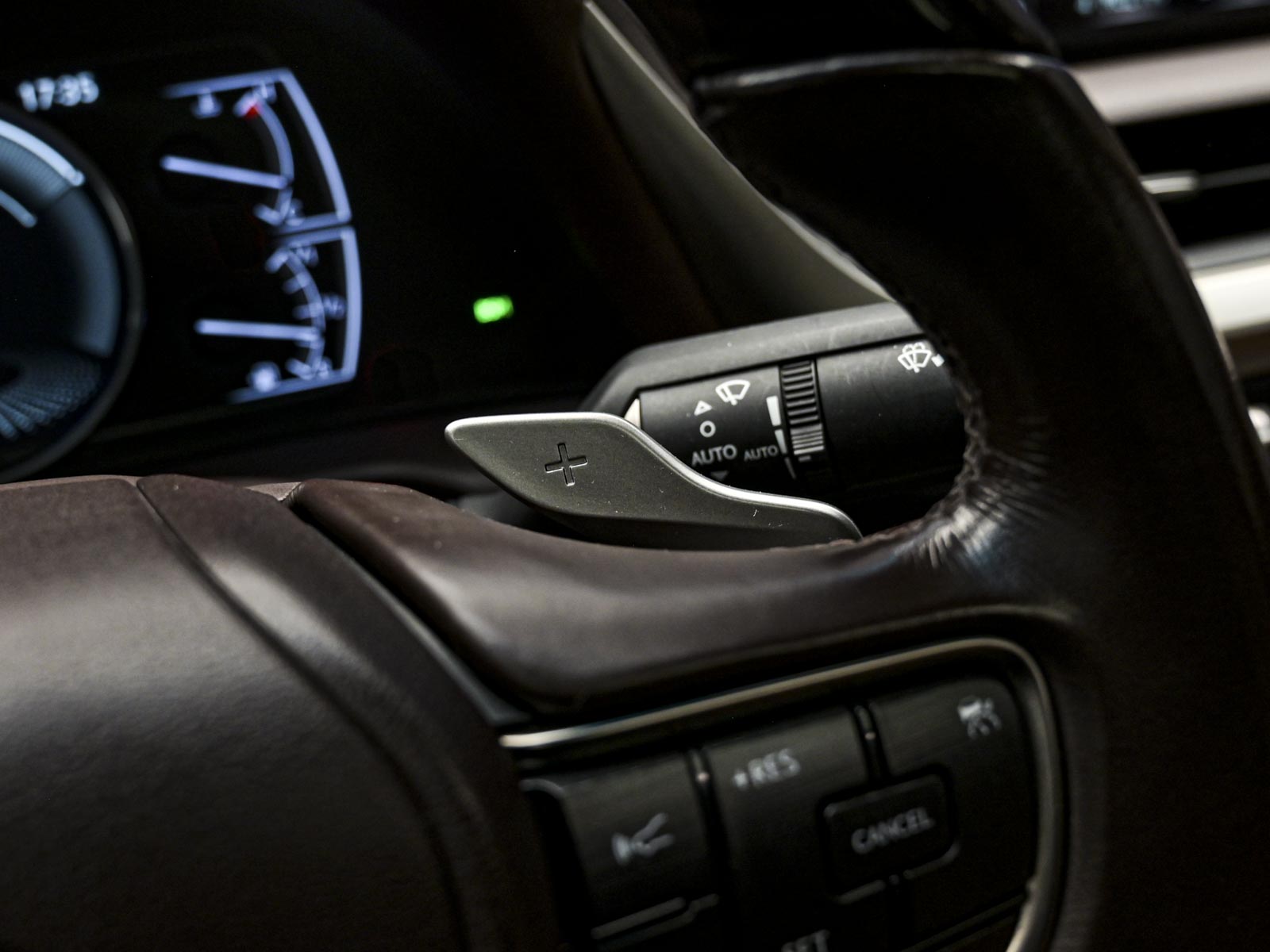 Lexus ES Series 300H2019 60/83