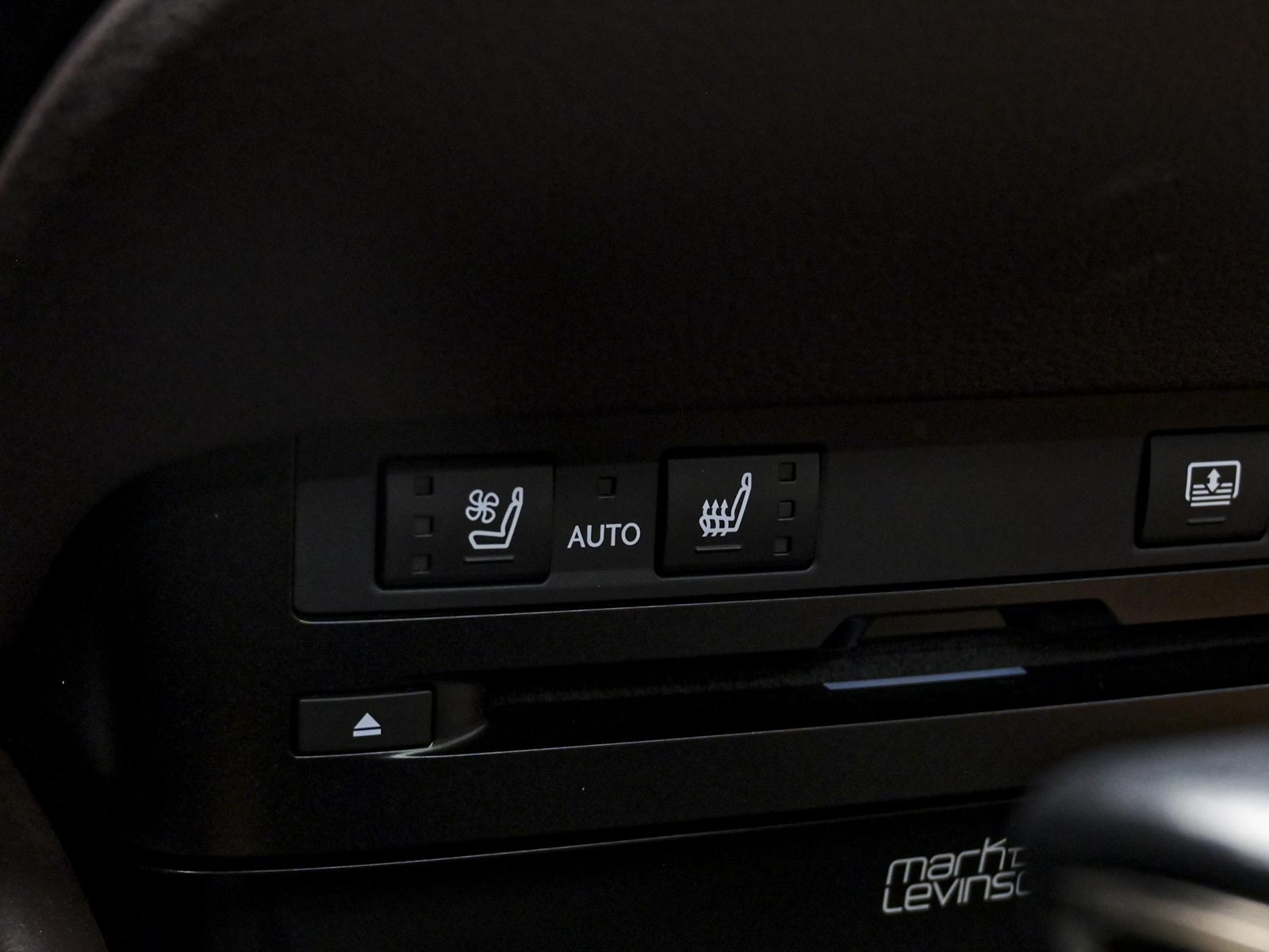 Lexus ES Series 300H2019 61/83