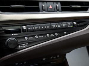 Lexus ES Series 300H2019 64/83