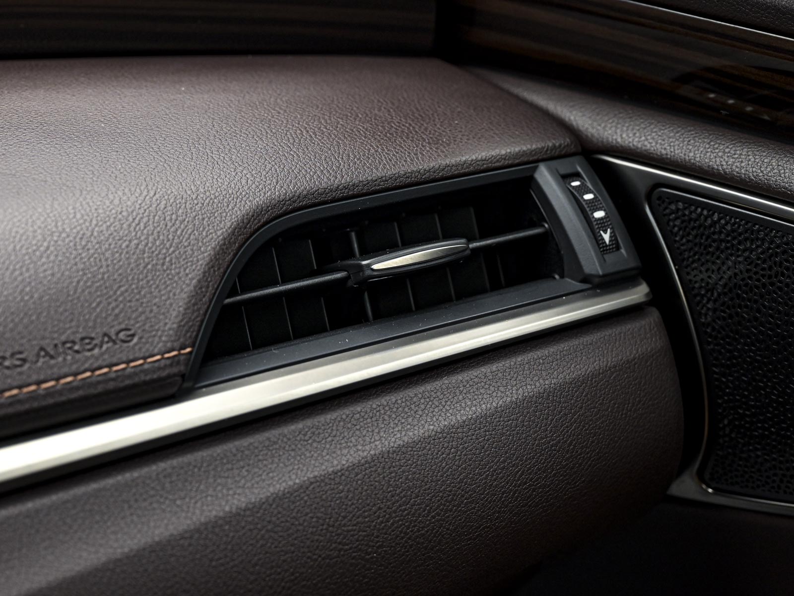 Lexus ES Series 300H2019 66/83