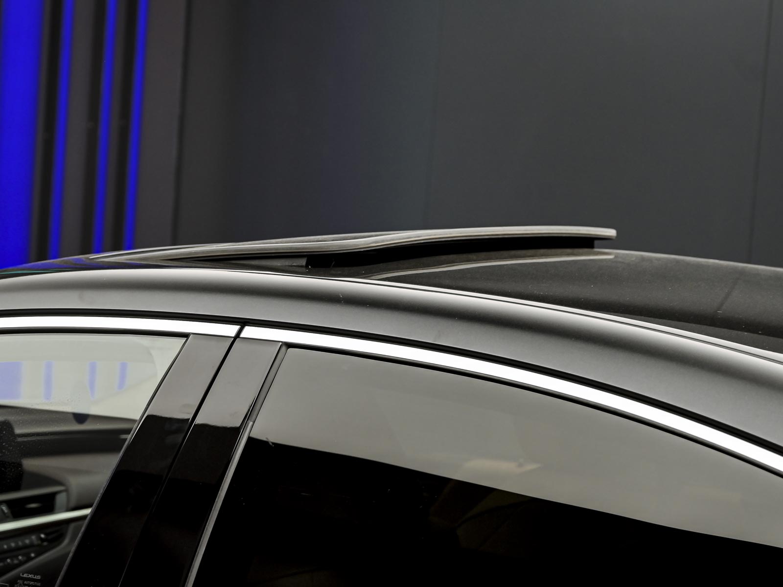 Lexus ES Series 300H2019 37/83