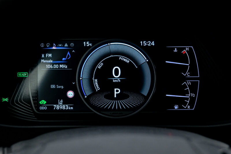 Lexus UX 250h 2021 8/15