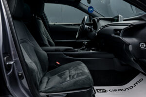 Lexus UX 250h 2021 6/15