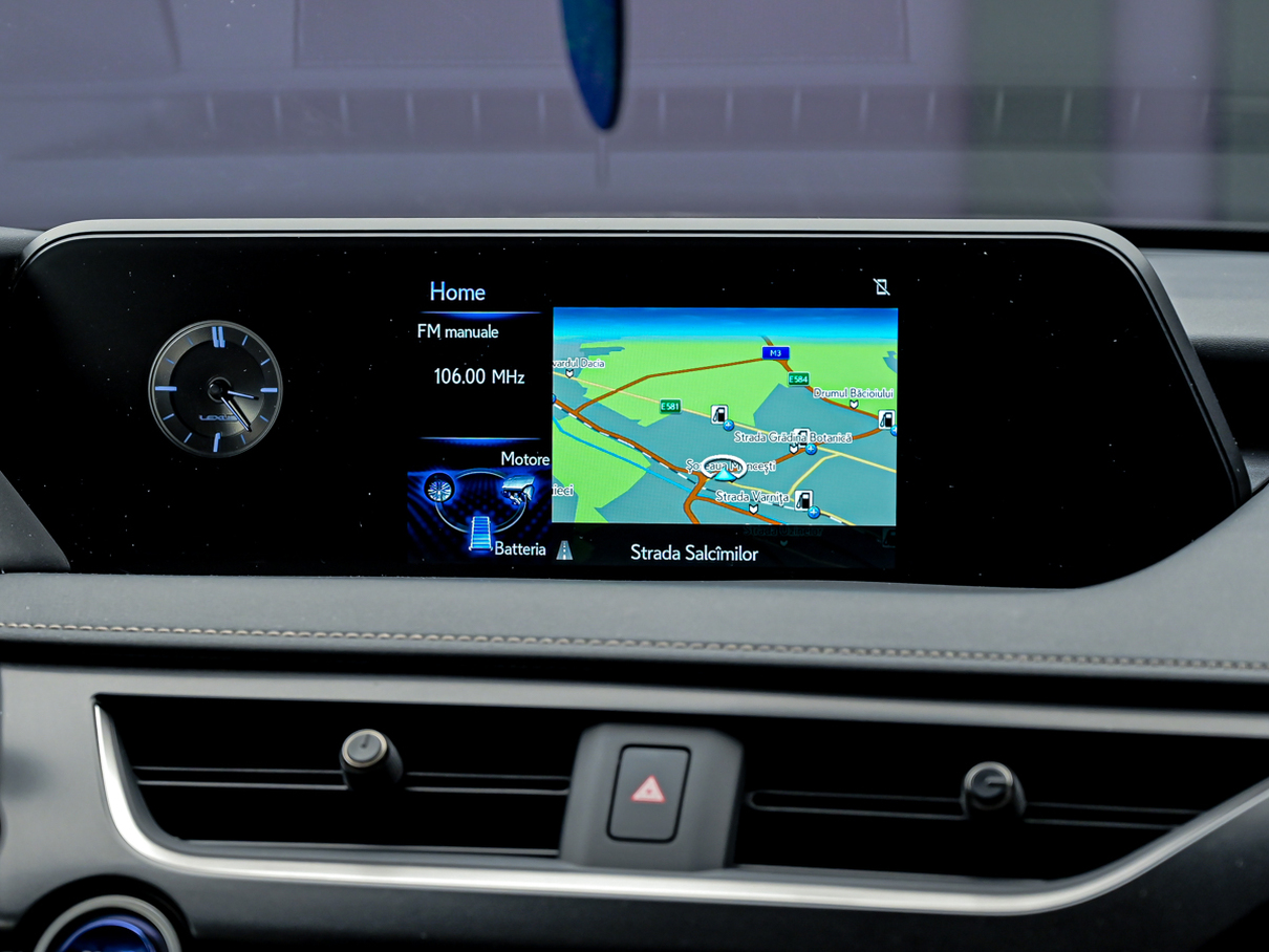 Lexus UX 250h 2021 10/15