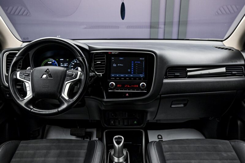 Mitsubishi Outlander 2020 5/13
