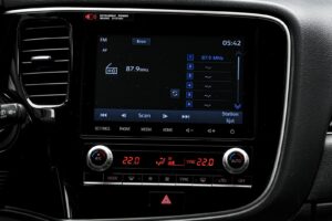 Mitsubishi Outlander 2020 10/13