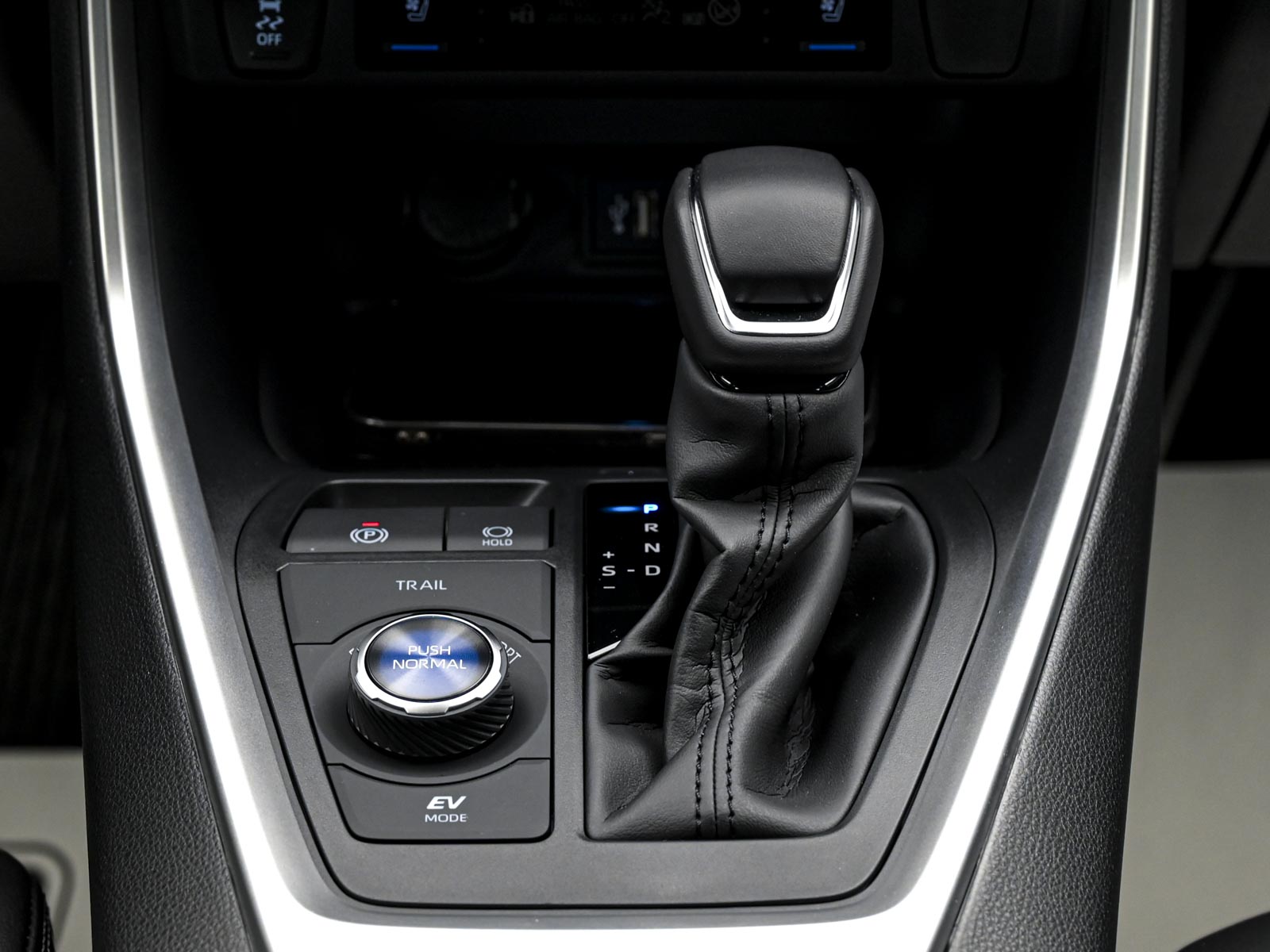 Toyota Rav 4 2025 12/16