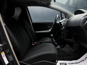 Toyota Yaris 2011 6/12