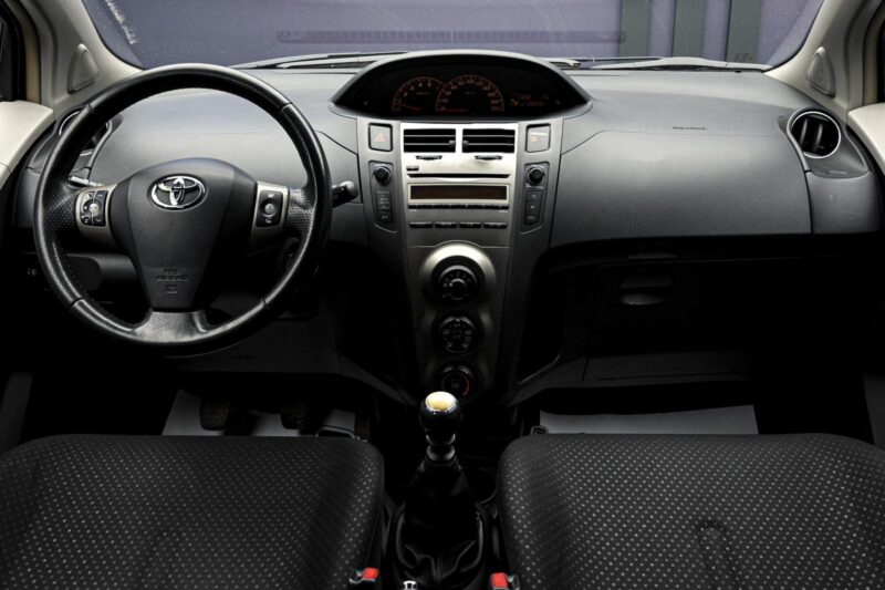 Toyota Yaris 2011 5/12