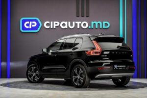 Volvo XC40 2021 2/14