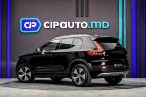 Volvo XC40 2021 2/13