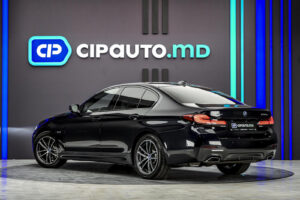 BMW 5 Series 530e2021 2/16