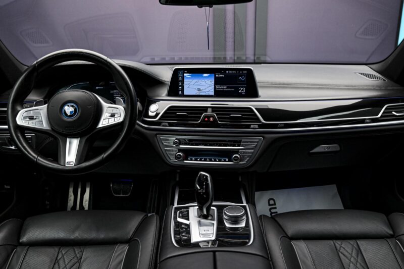 BMW 7 series 745e2021 5/113