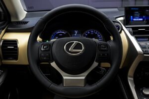 Lexus NX 300h2016 9/14