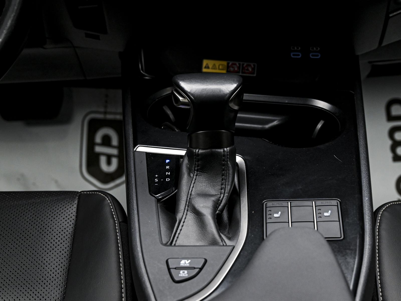 Lexus UX 250h 2022 12/15