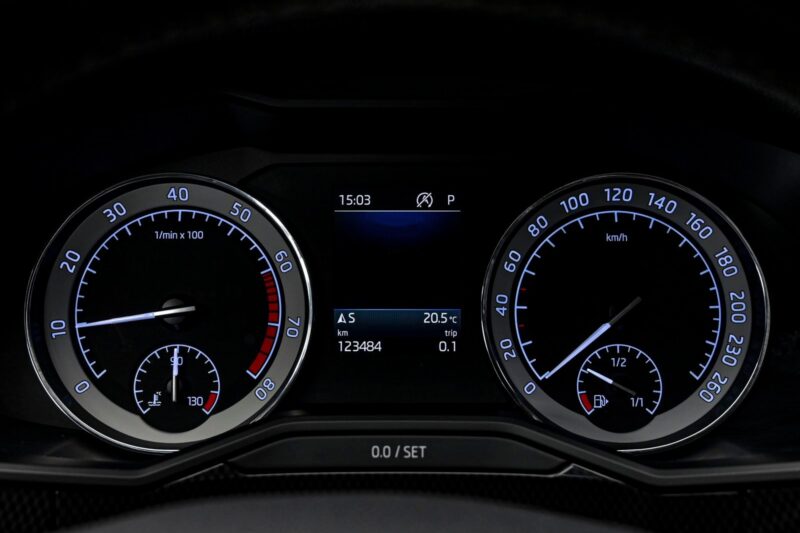Skoda Superb 2019 8/14