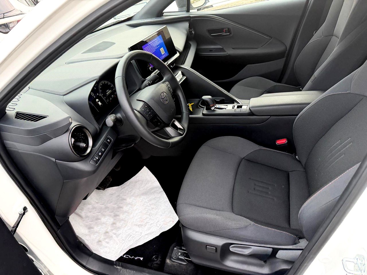 Toyota C-HR 2025 5/9