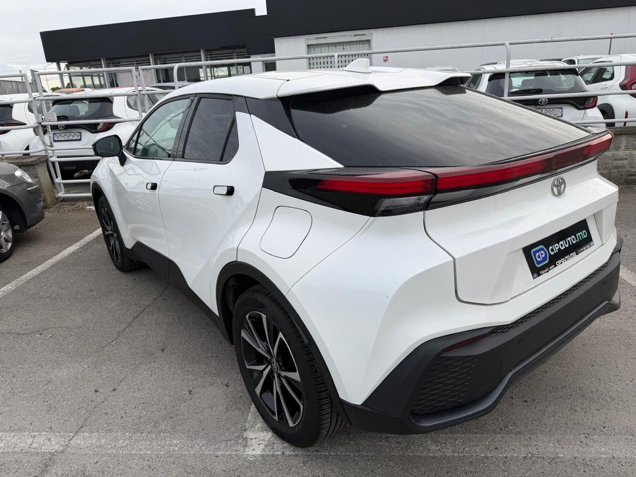 Toyota C-HR 2025 2/9