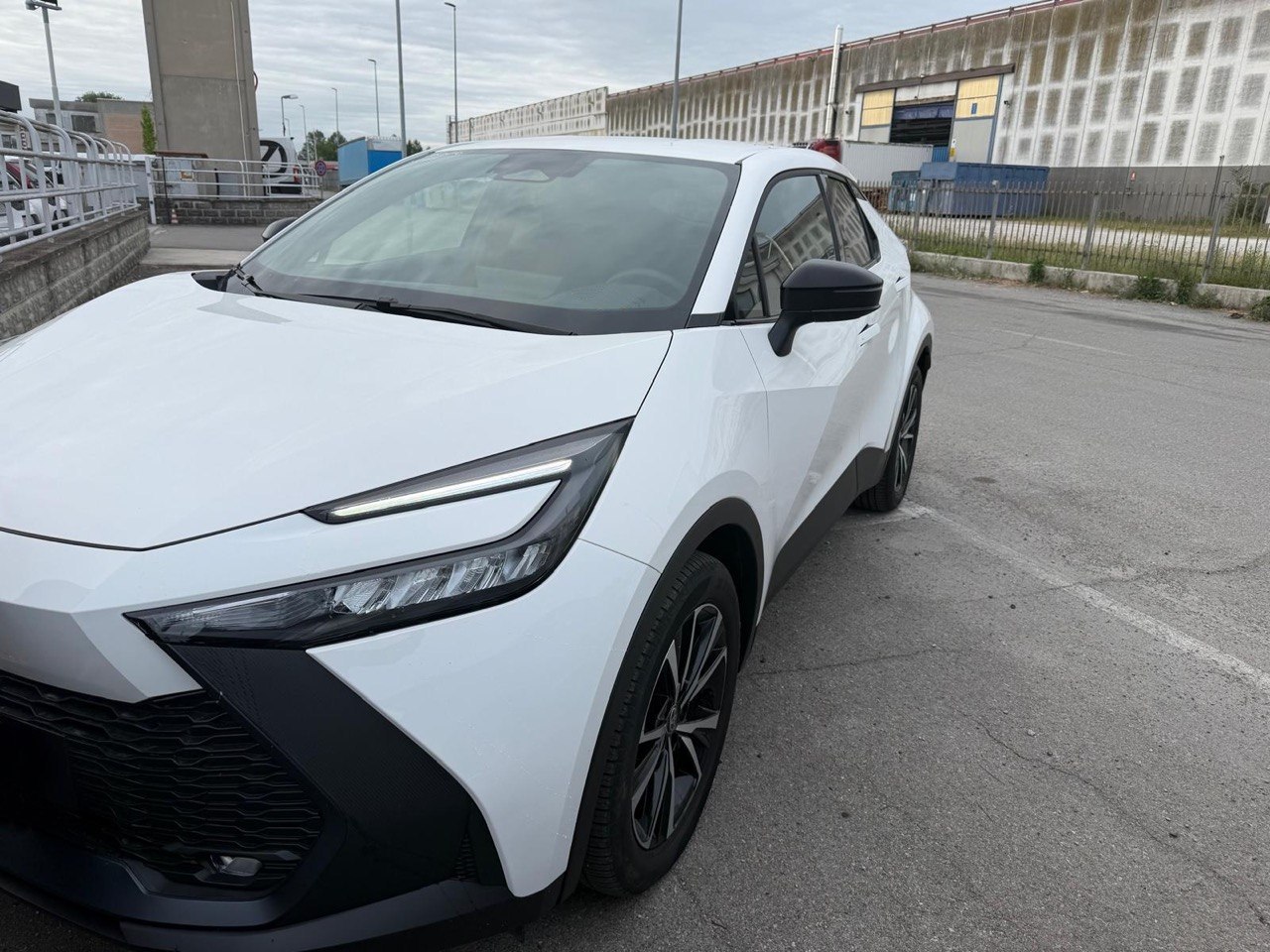 Toyota C-HR 2025 1/9