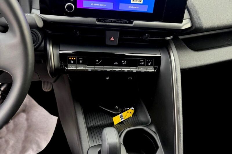 Toyota C-HR 2025 8/9