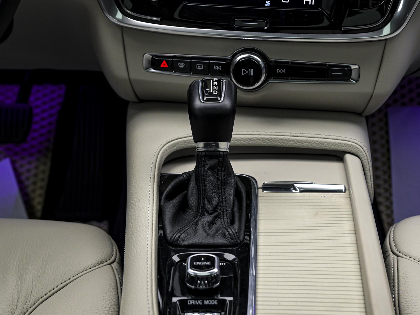 Volvo S90 2017 10/15