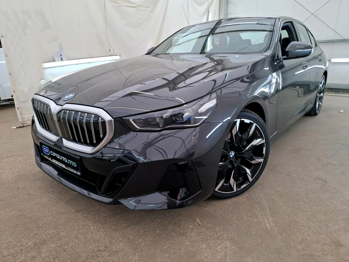 BMW 5 Series 2025 - 13 000 km - Plug-in Hybrid - Automată