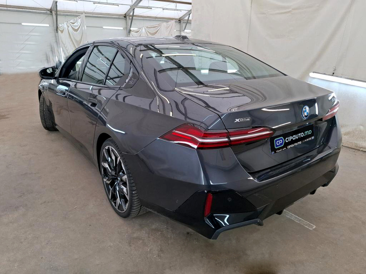 BMW 5 Series 530e2025 2/9