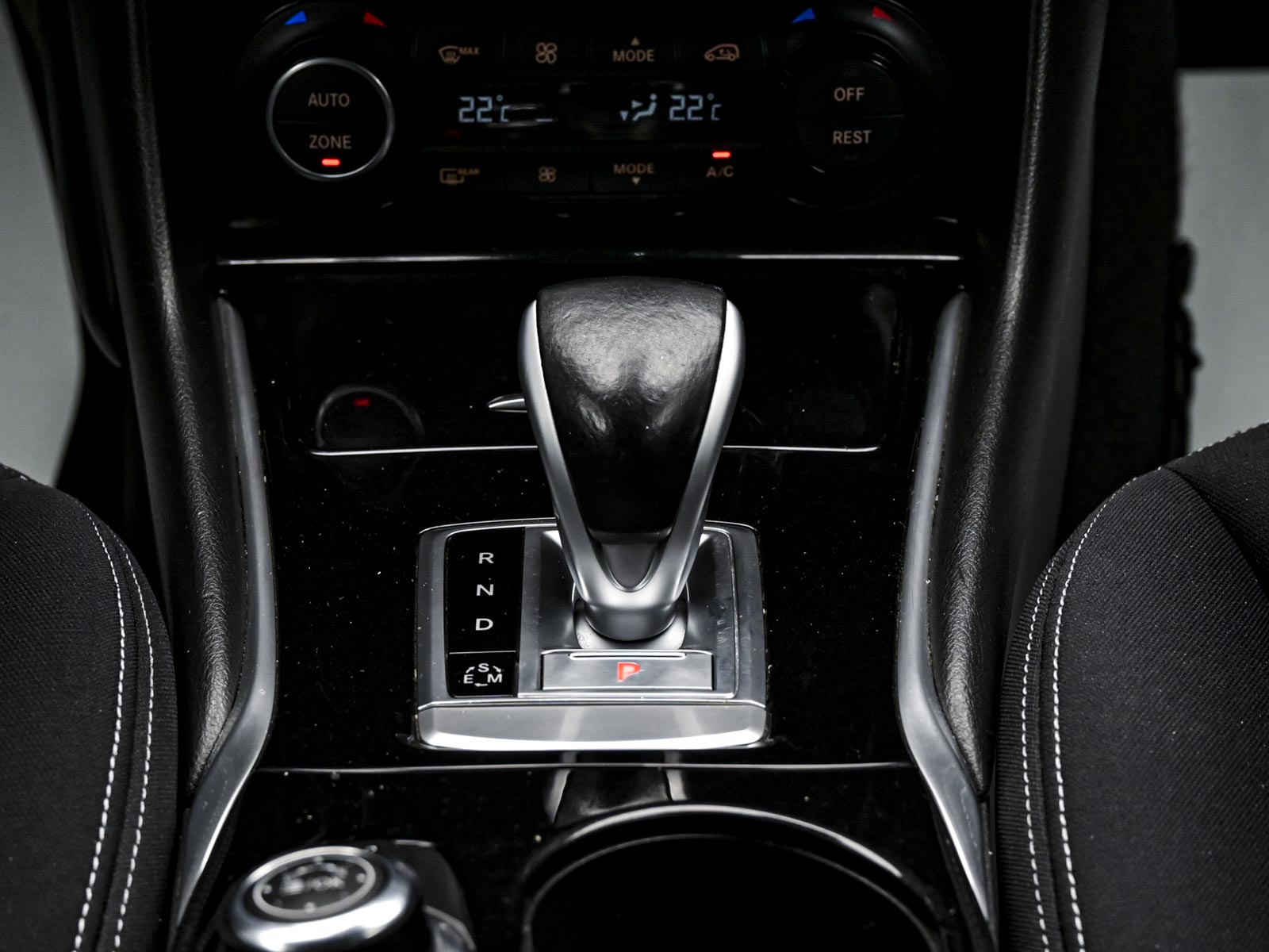 Infiniti Q30 2016 11/13