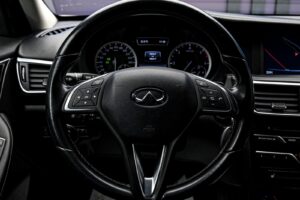 Infiniti Q30 2016 9/13