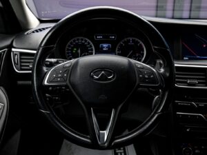 Infiniti Q30 2016 9/13