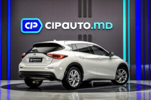 Infiniti Q30 2016 3/13