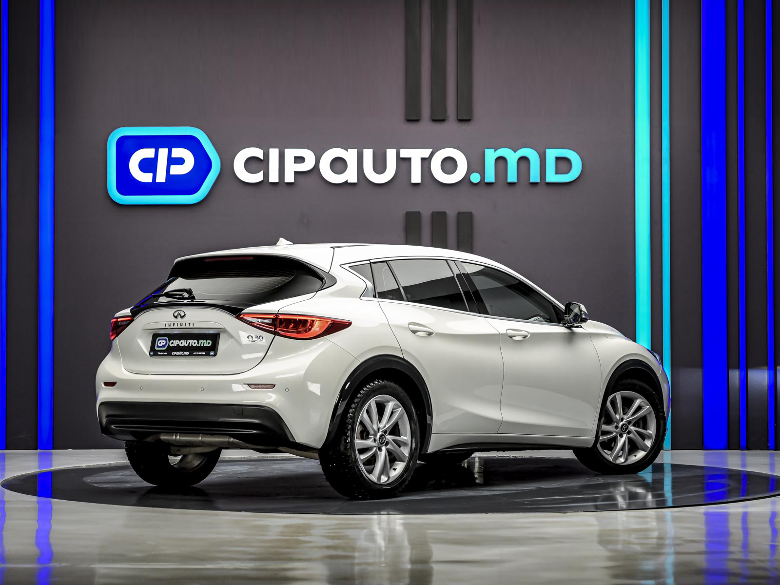 Infiniti Q30 2016 3/13